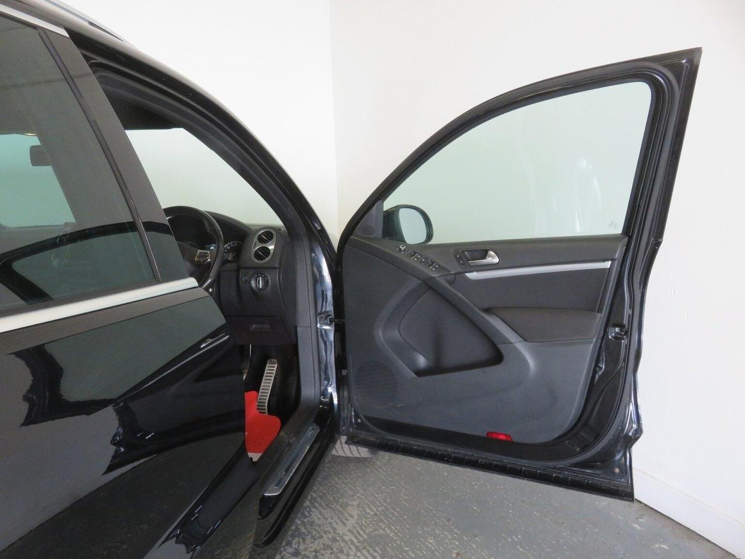 Used Volkswagen Tiguan 2014 for sale - 77938006: Photo 24