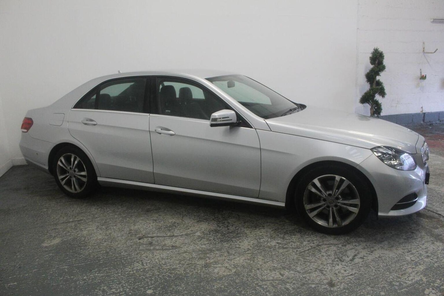 Used Mercedes-Benz E Class 2013 for sale - 78070380: Photo 4