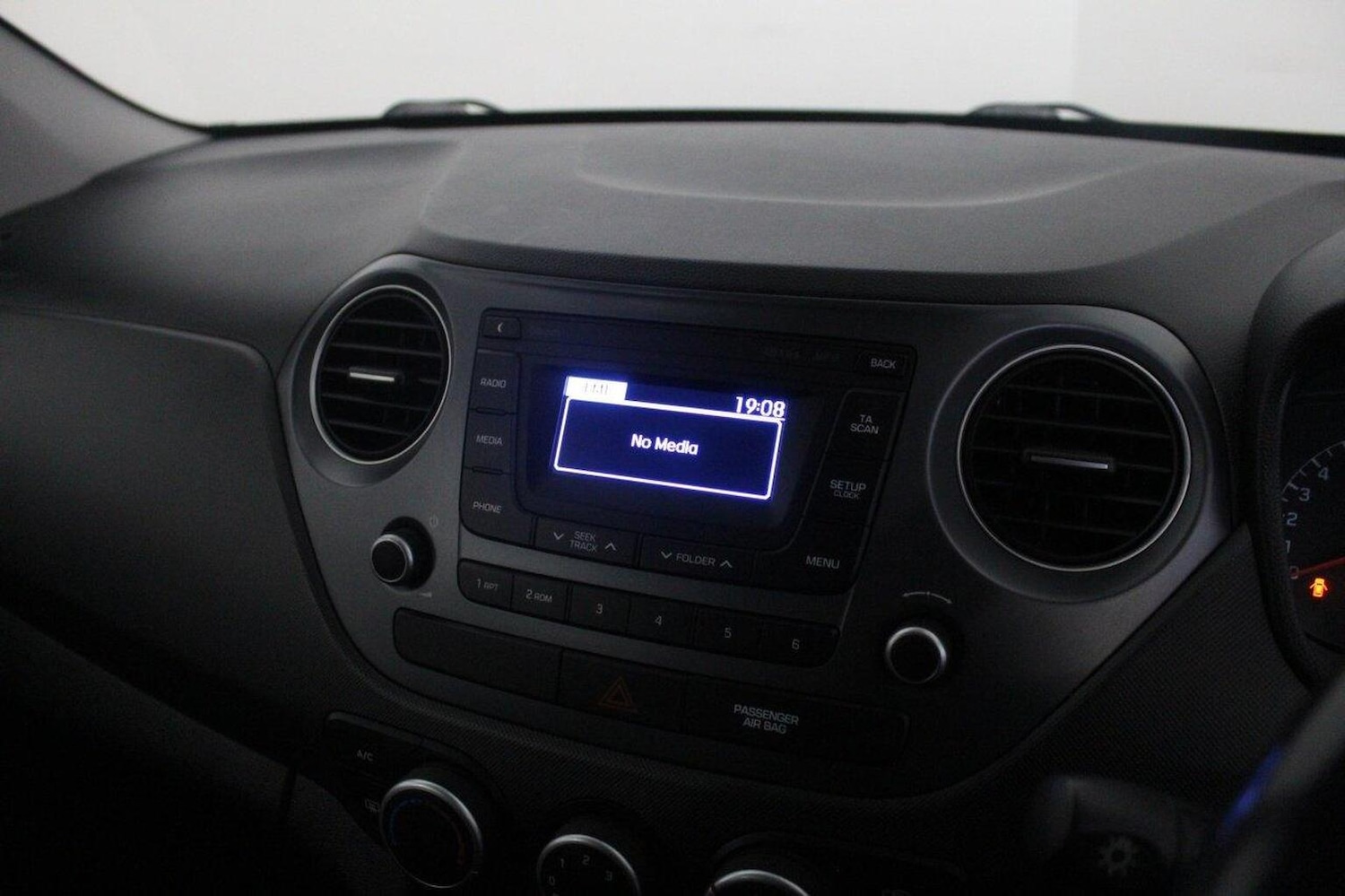 Used Hyundai i10 2019 for sale - 76793698: Photo 32