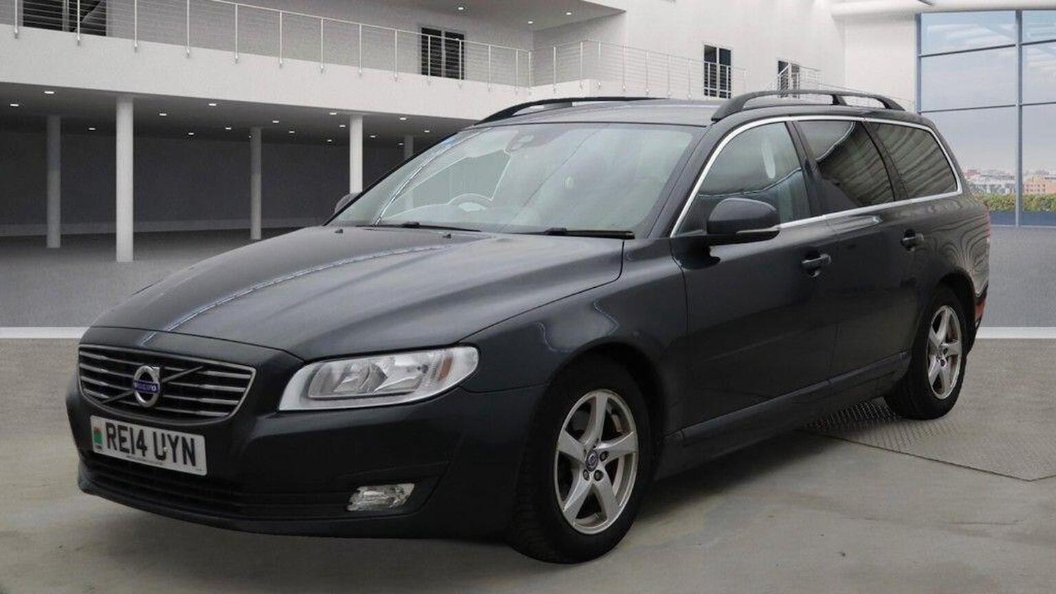 Used Volvo V70 2014 for sale - 76611401: Photo 2