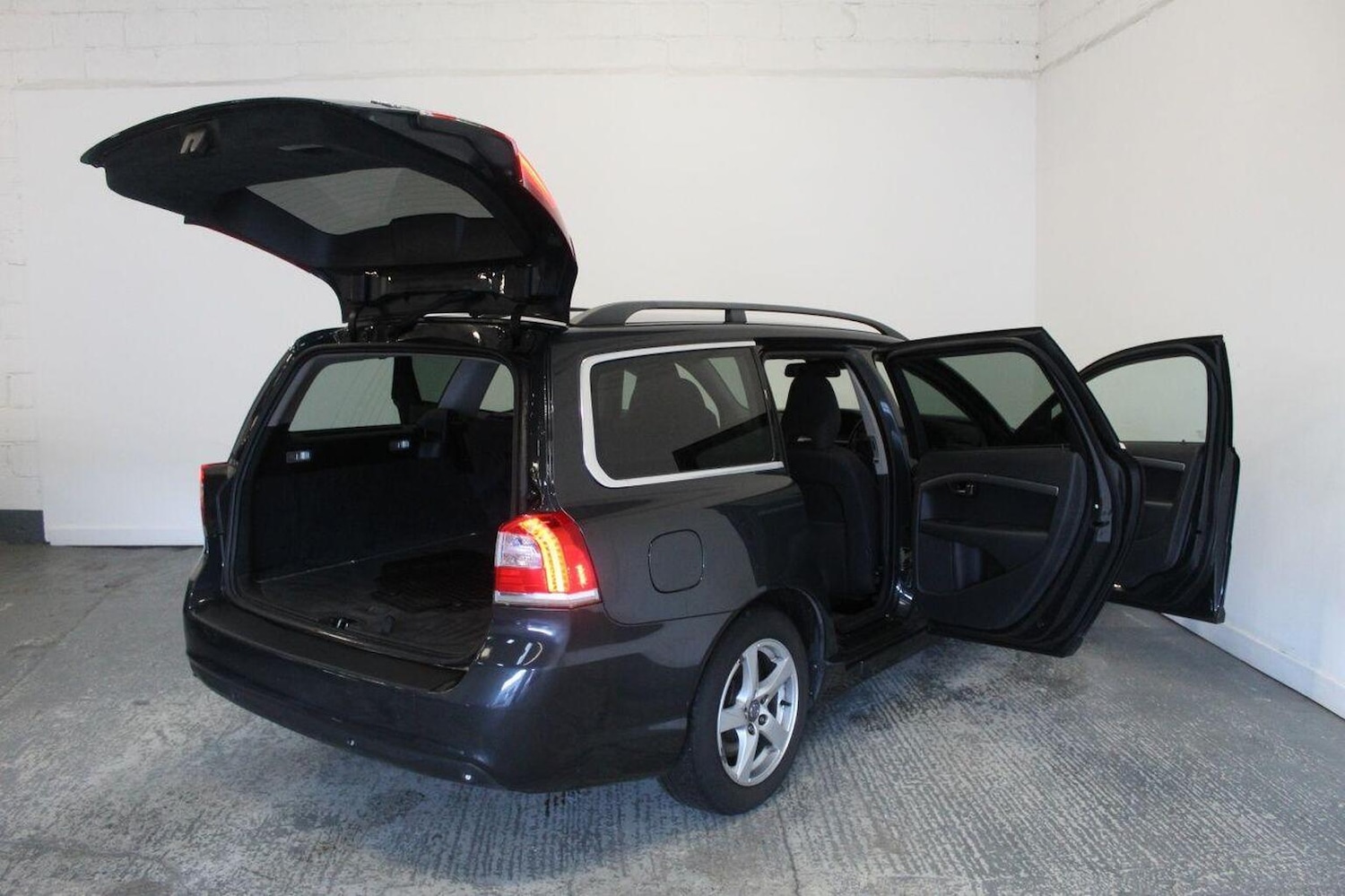 Used Volvo V70 2014 for sale - 76611401: Photo 21