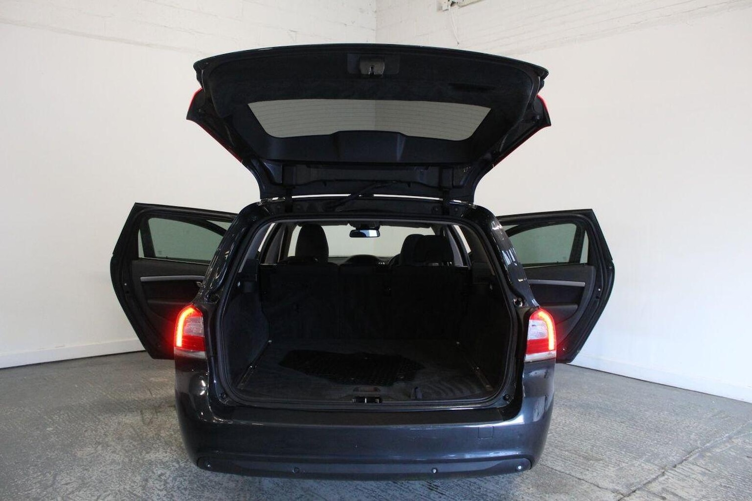 Used Volvo V70 2014 for sale - 76611401: Photo 22