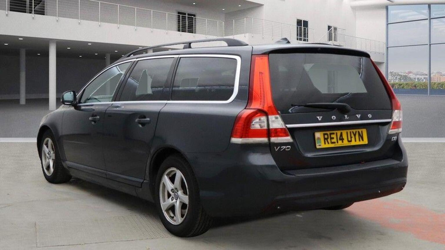 Used Volvo V70 2014 for sale - 76611401: Photo 4
