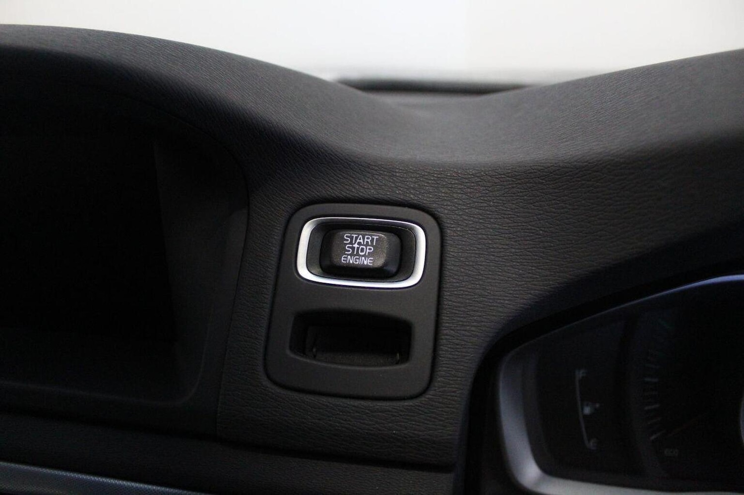 Used Volvo V70 2014 for sale - 76611401: Photo 44