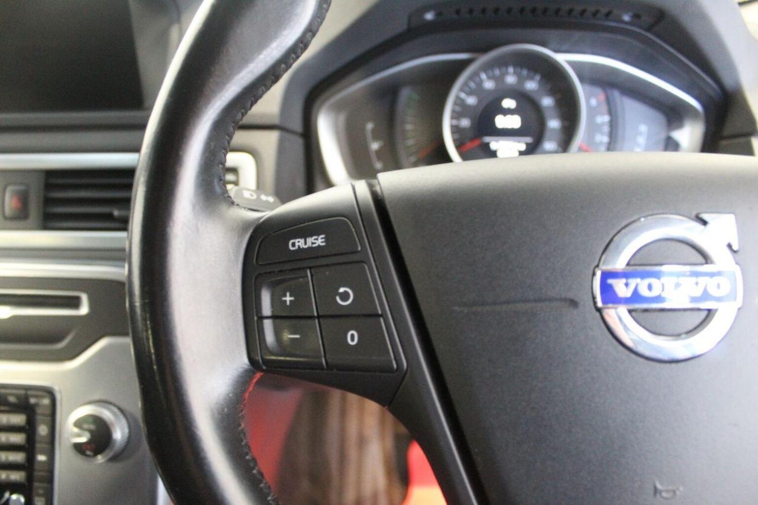 Used Volvo V70 2014 for sale - 76611401: Photo 46