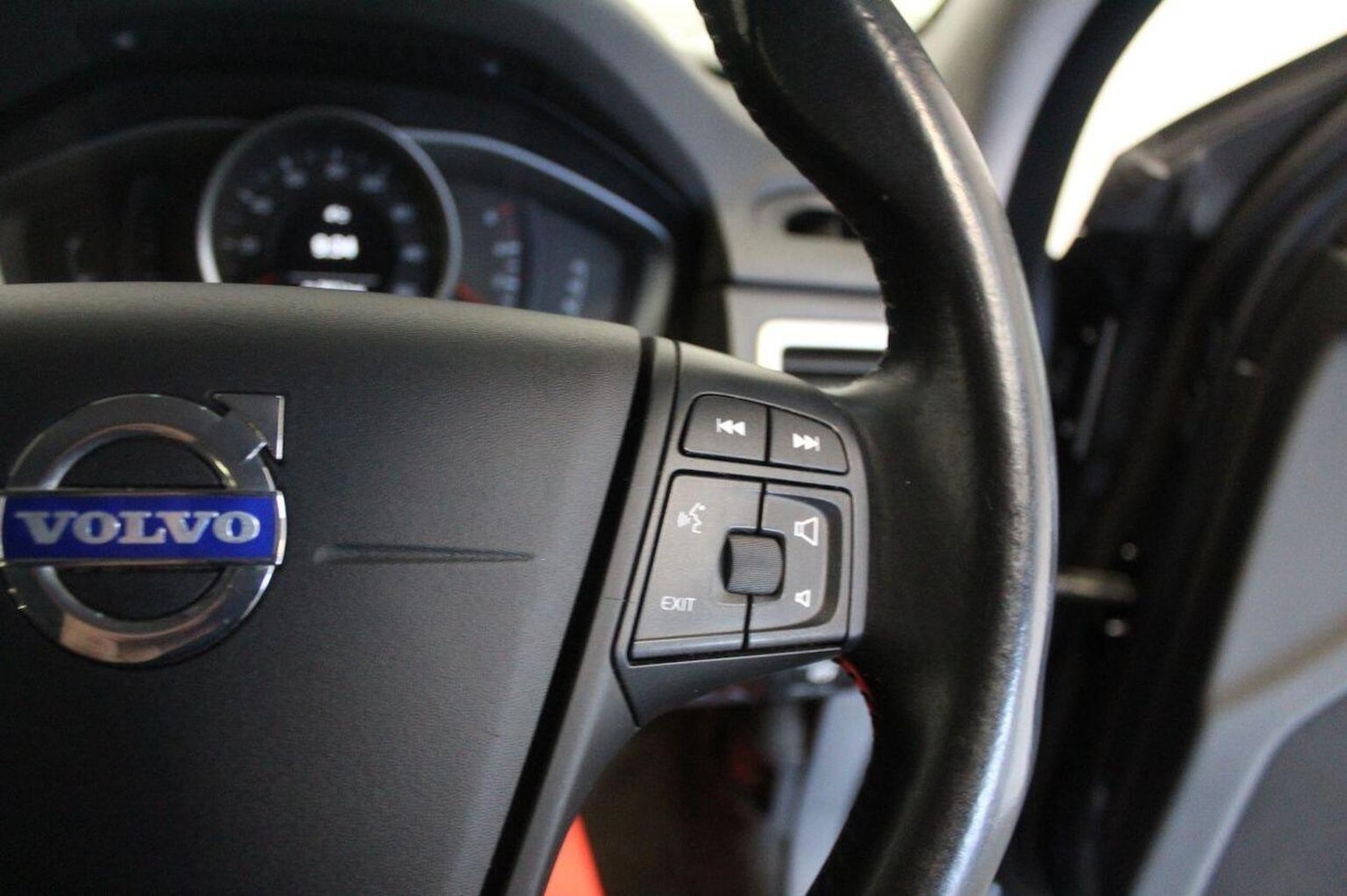 Used Volvo V70 2014 for sale - 76611401: Photo 47