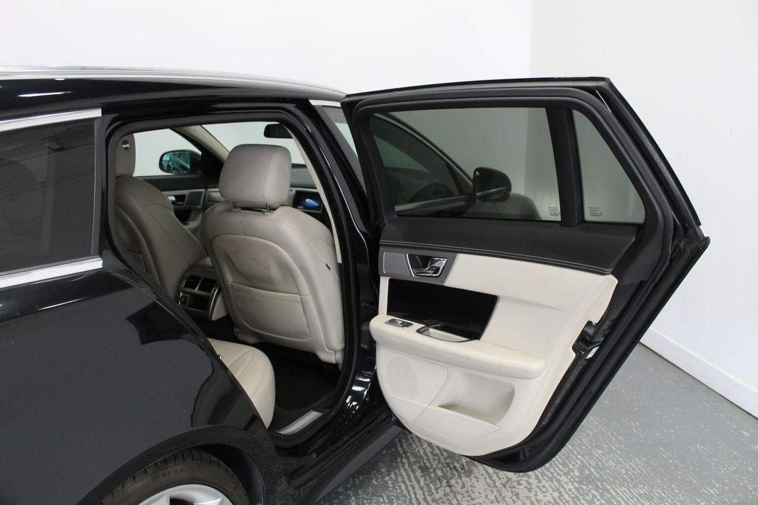 Used Jaguar XF 2013 for sale - 78084377: Photo 27