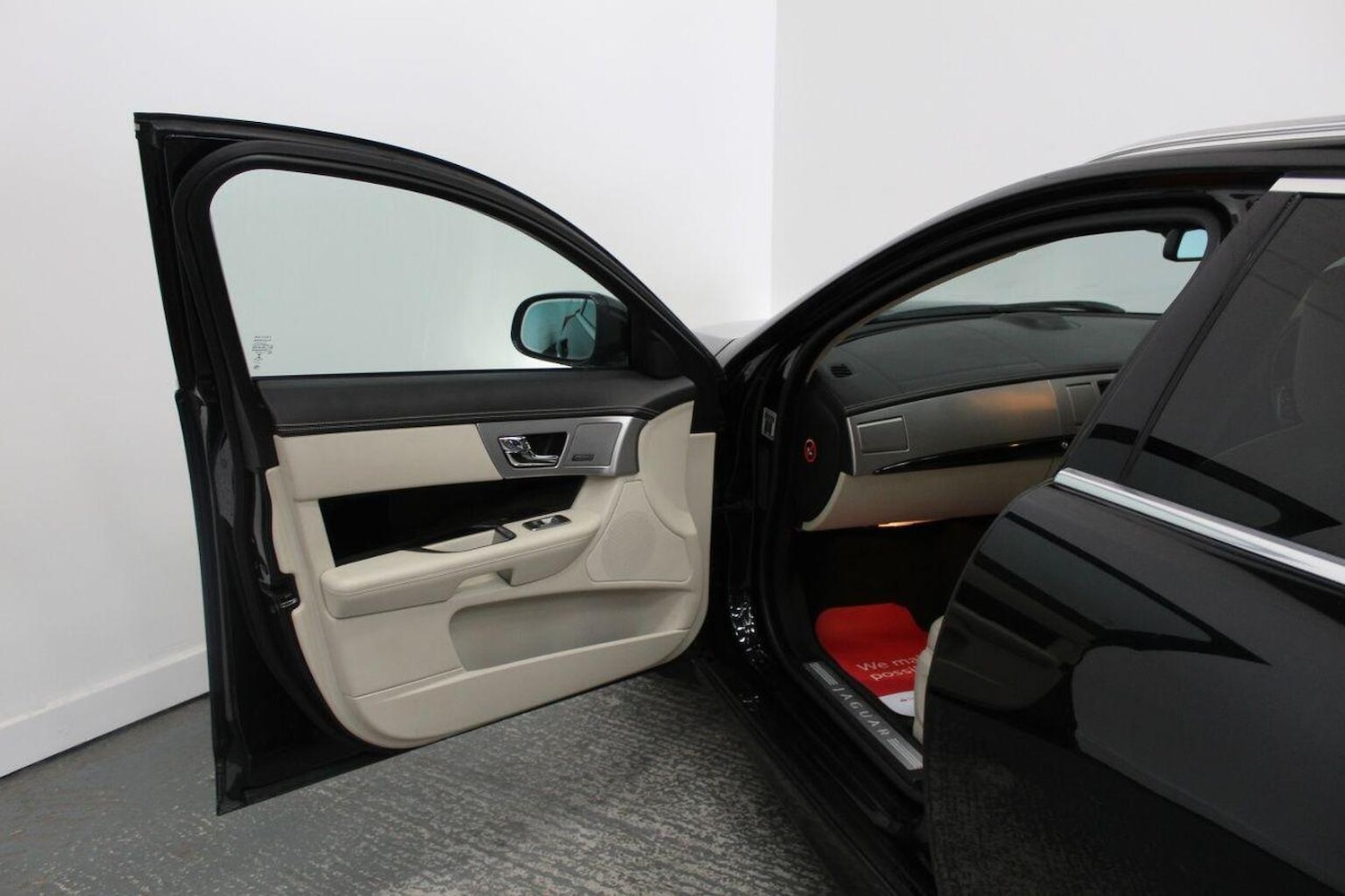 Used Jaguar XF 2013 for sale - 78084377: Photo 28