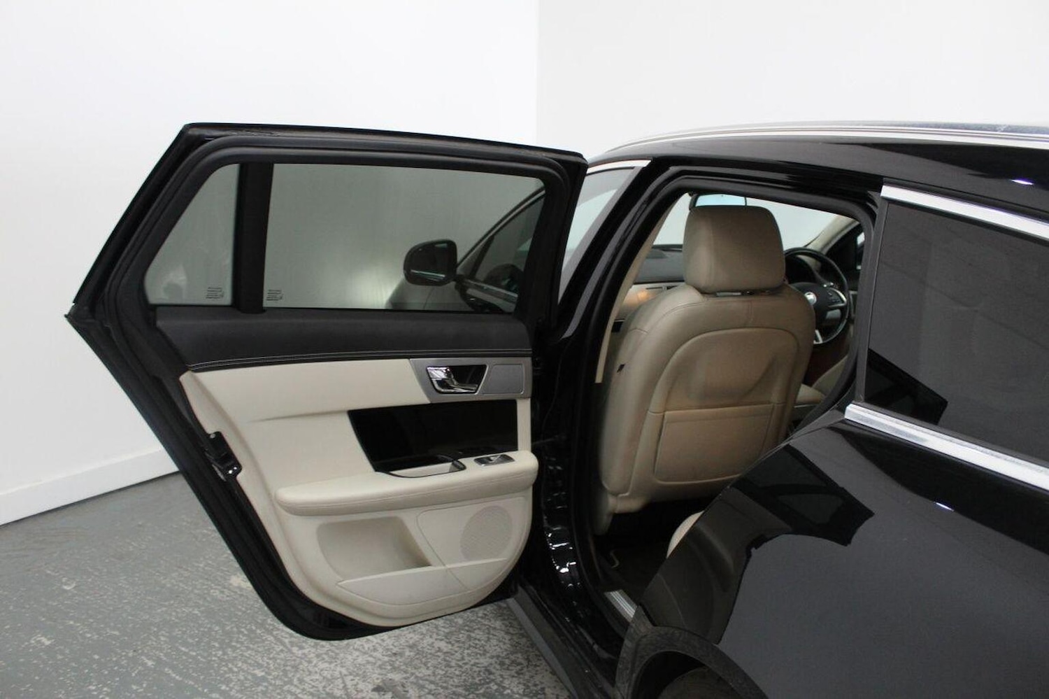 Used Jaguar XF 2013 for sale - 78084377: Photo 29