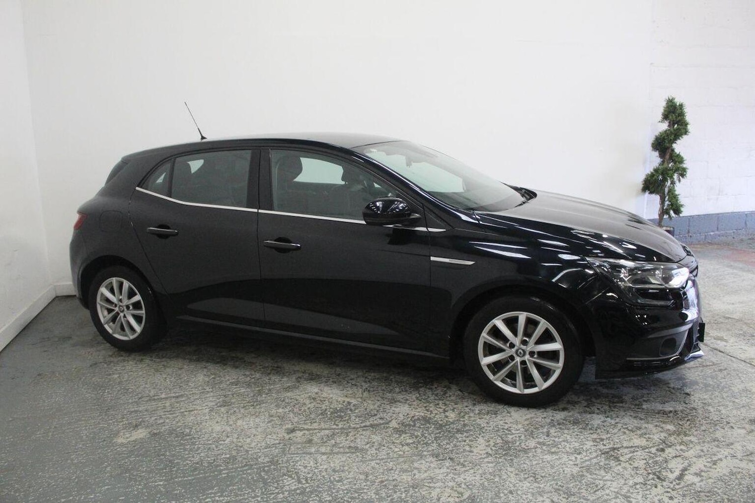 Used Renault Megane 2016 for sale - 76769907: Photo 4