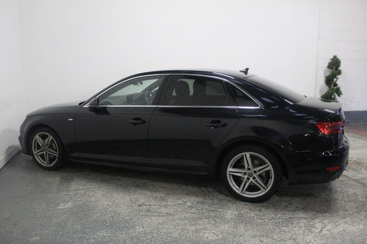 Used Audi A4 2017 for sale - 77937821: Photo 10