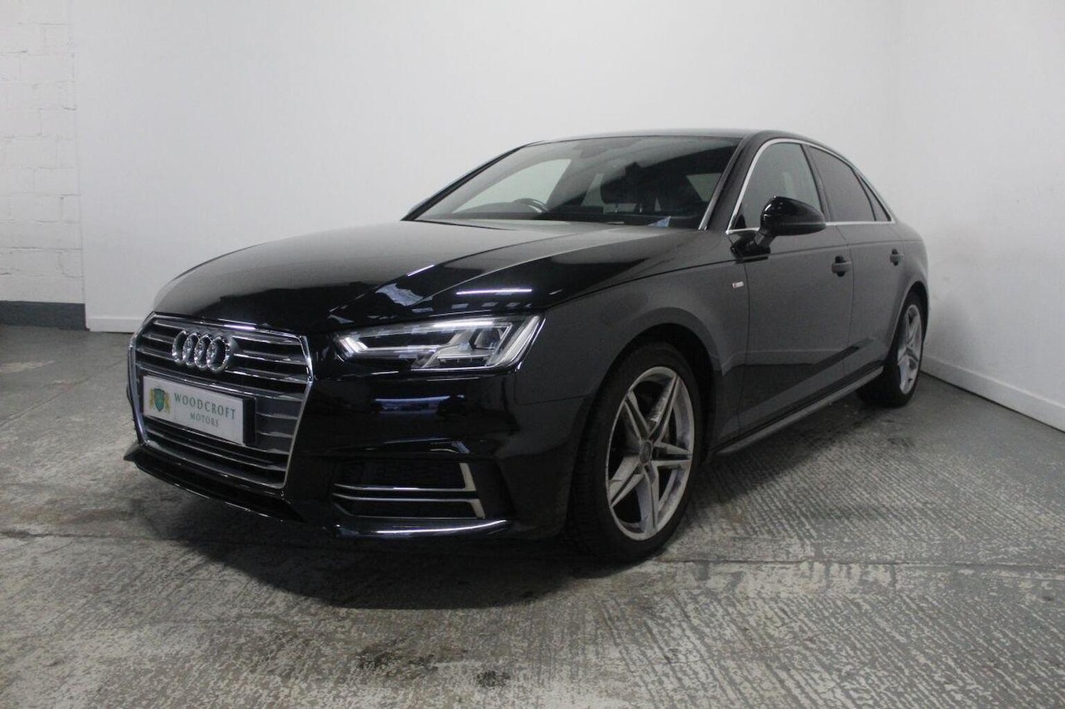 Used Audi A4 2017 for sale - 77937821: Photo 2