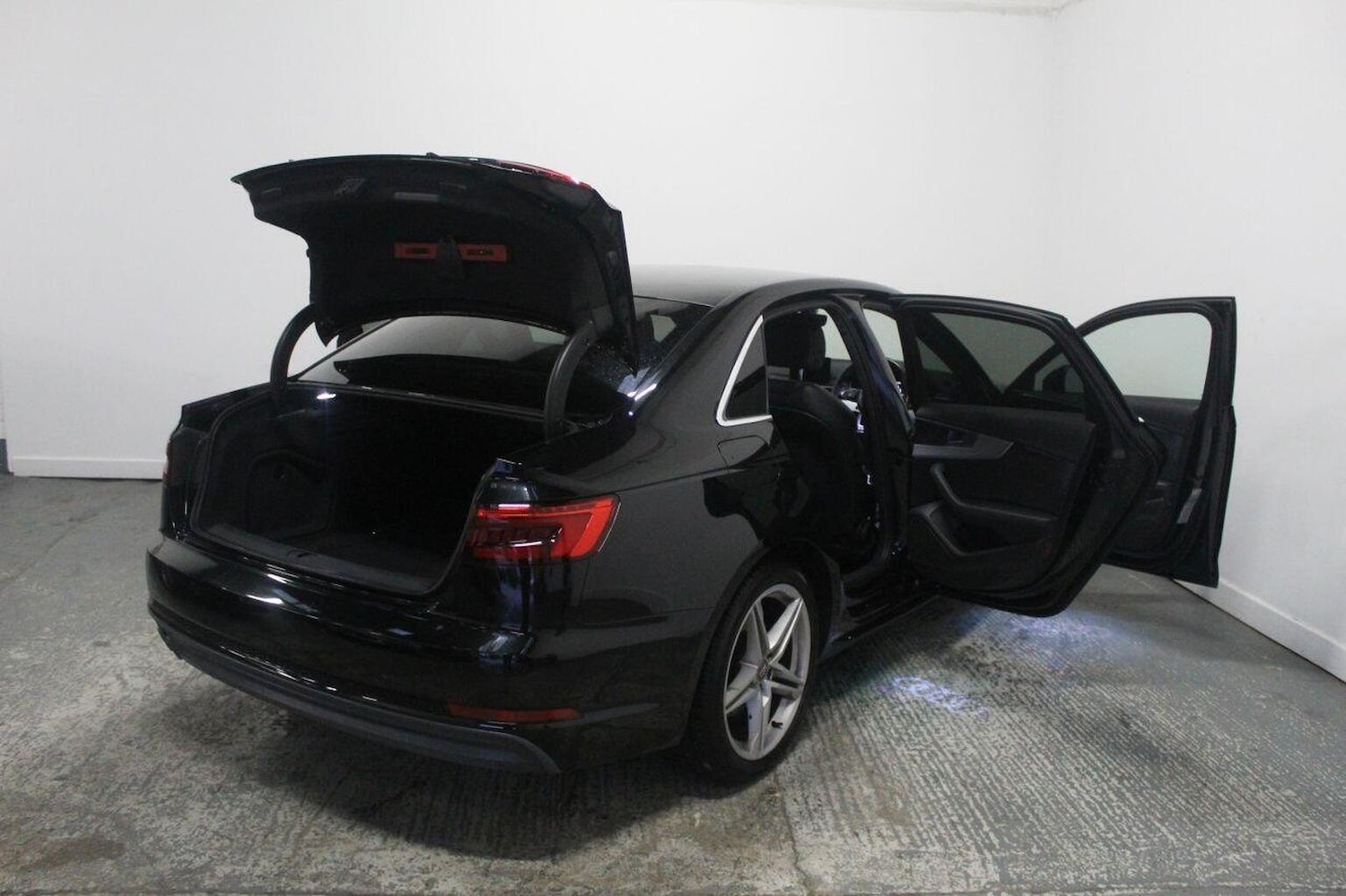 Used Audi A4 2017 for sale - 77937821: Photo 22