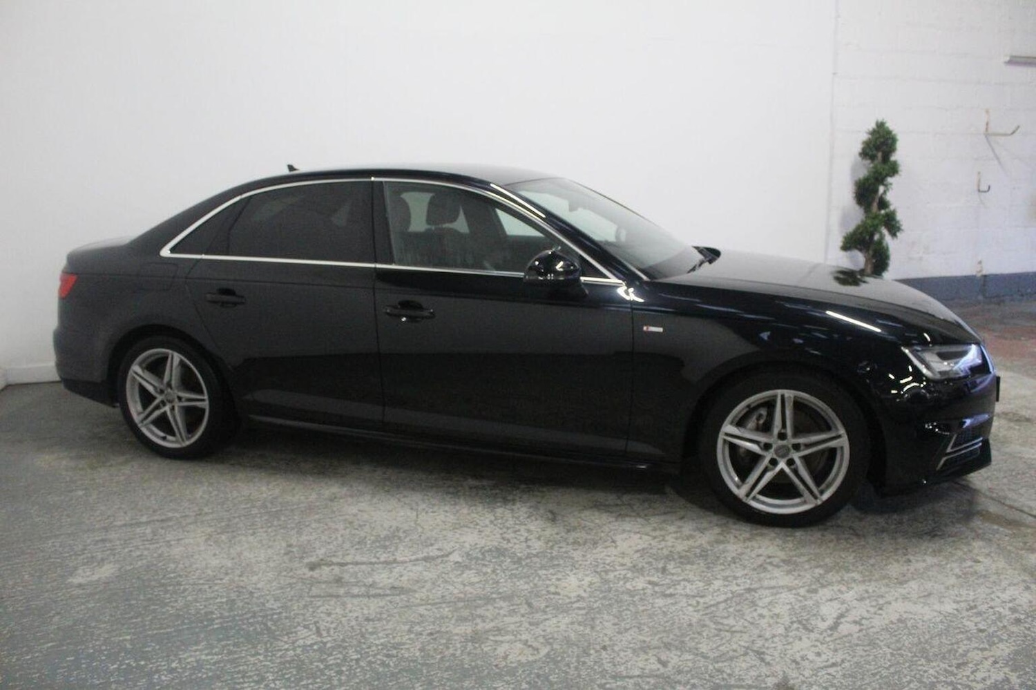 Used Audi A4 2017 for sale - 77937821: Photo 4