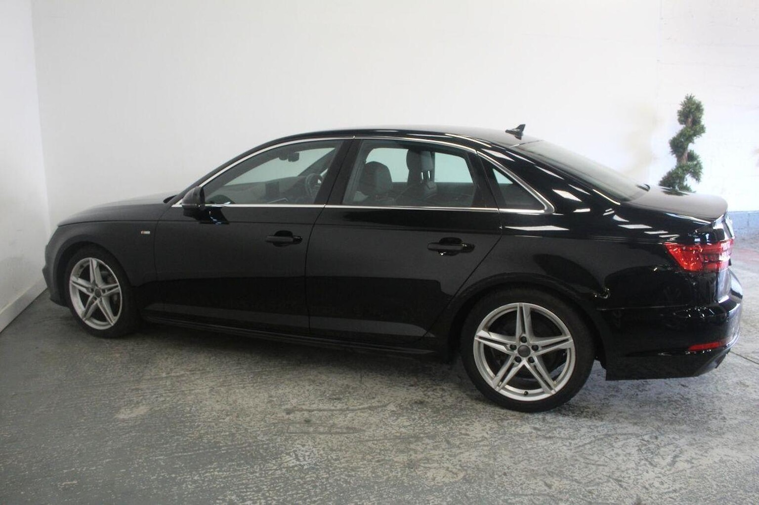 Used Audi A4 2016 for sale - 77937837: Photo 10