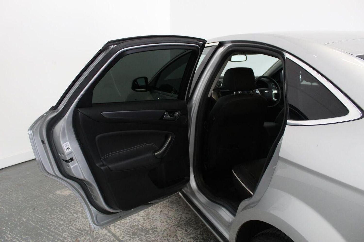 Used Ford Mondeo 2014 for sale - 76358026: Photo 28
