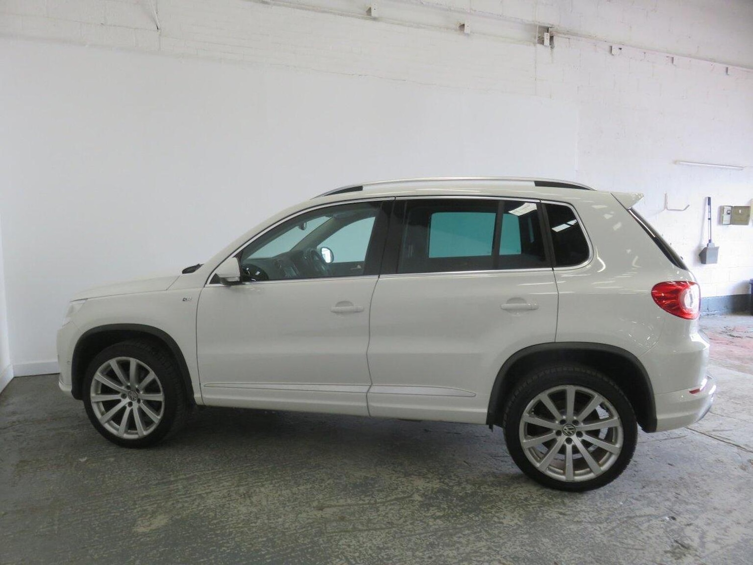 Used Volkswagen Tiguan 2010 for sale - 77937810: Photo 10