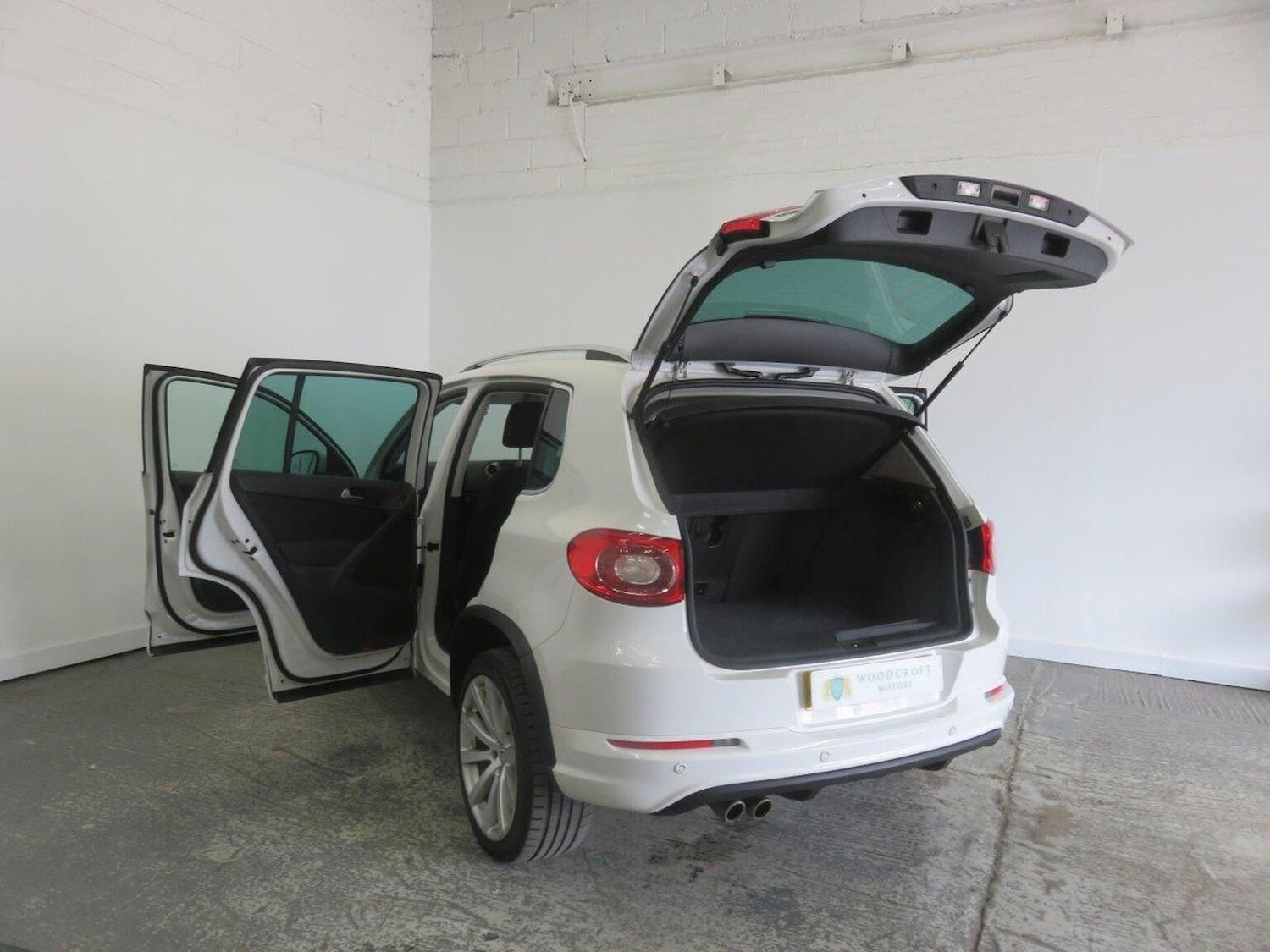 Used Volkswagen Tiguan 2010 for sale - 77937810: Photo 22