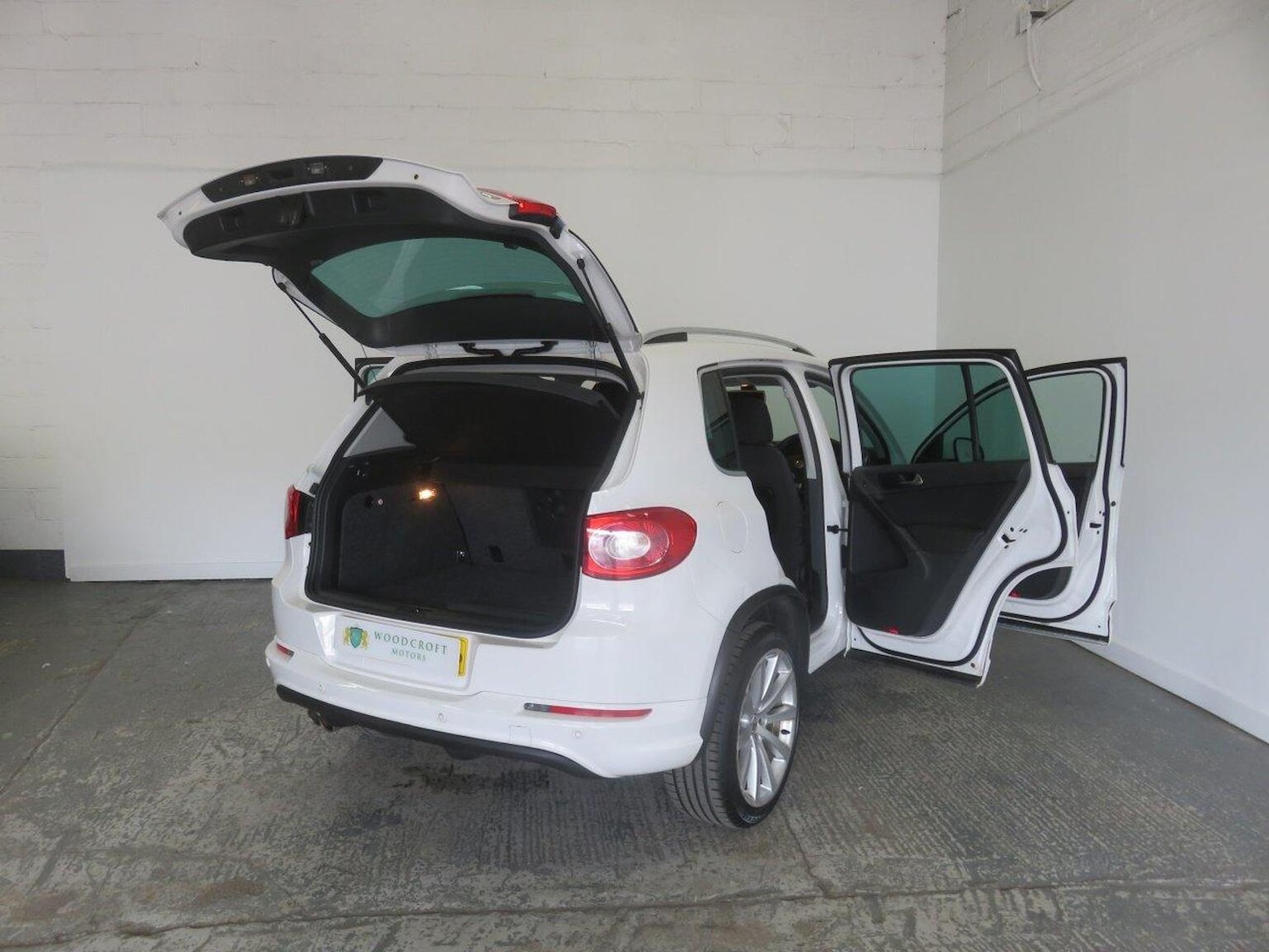 Used Volkswagen Tiguan 2010 for sale - 77937810: Photo 23