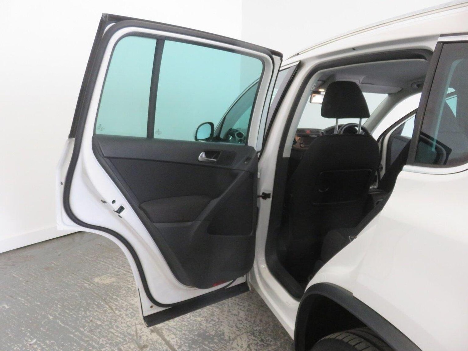 Used Volkswagen Tiguan 2010 for sale - 77937810: Photo 29