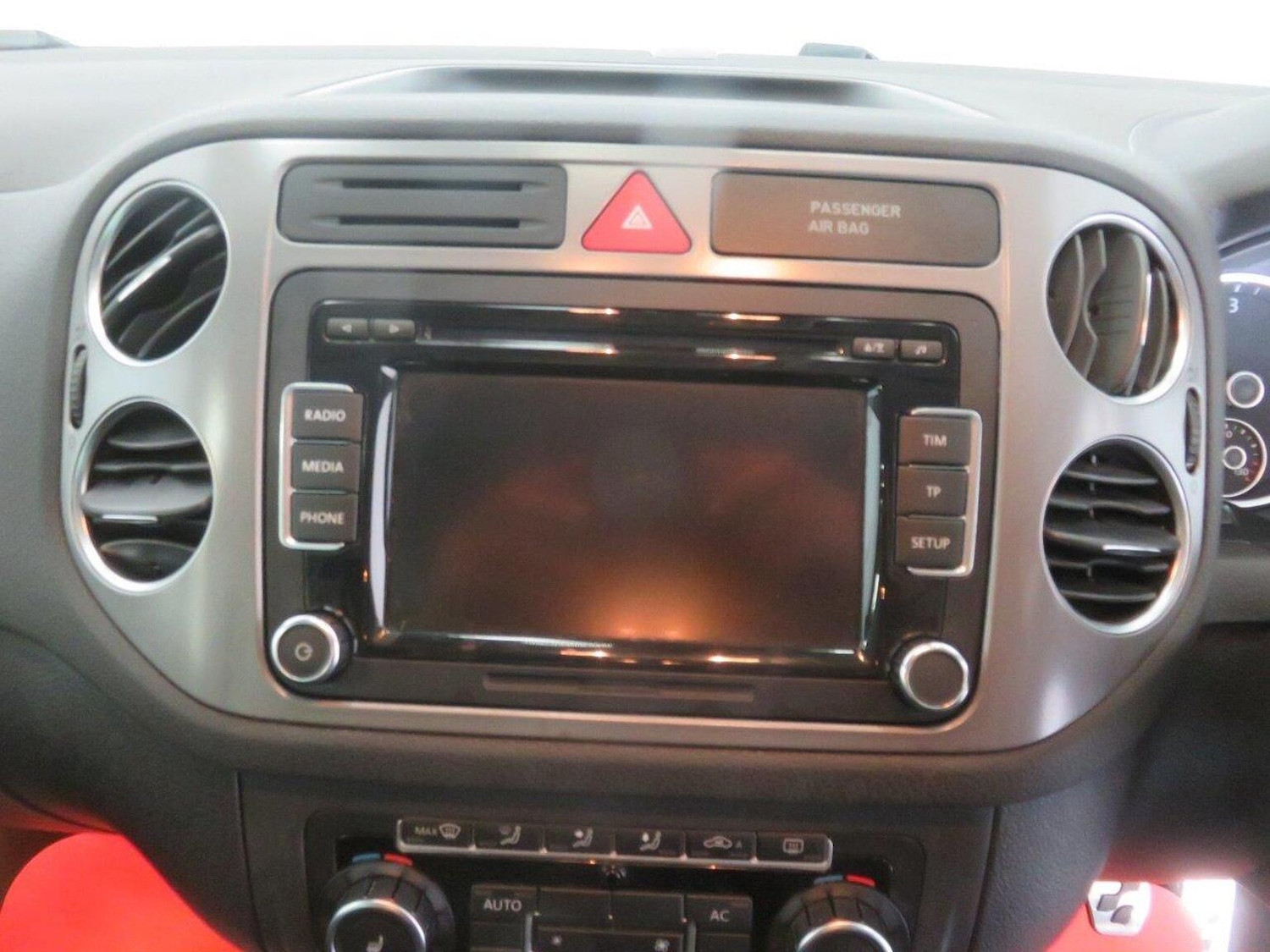 Used Volkswagen Tiguan 2010 for sale - 77937810: Photo 37