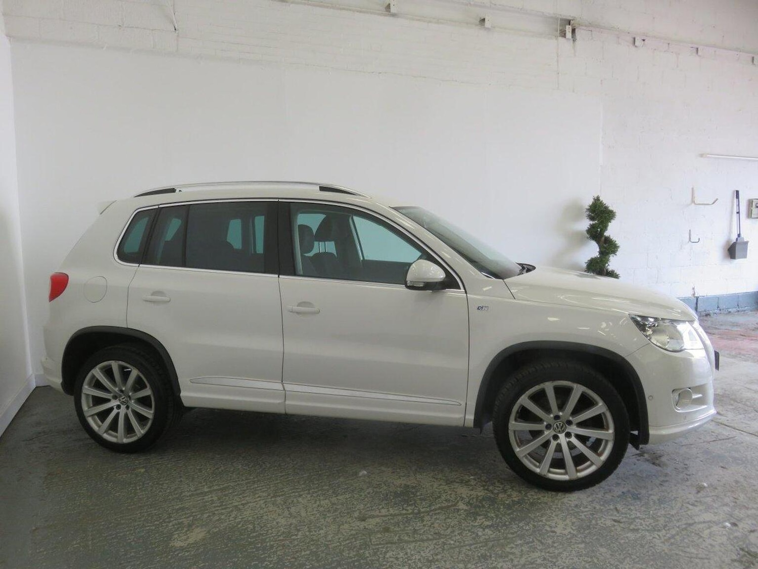 Used Volkswagen Tiguan 2010 for sale - 77937810: Photo 4