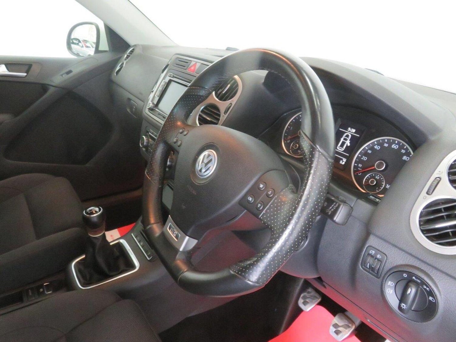 Used Volkswagen Tiguan 2010 for sale - 77937810: Photo 43