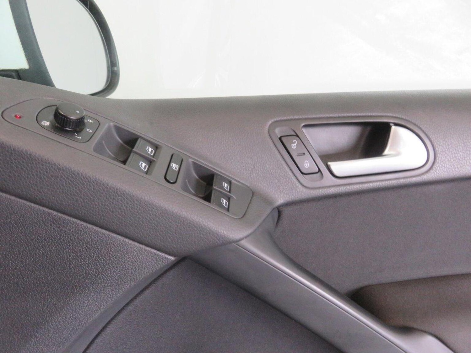 Used Volkswagen Tiguan 2010 for sale - 77937810: Photo 49