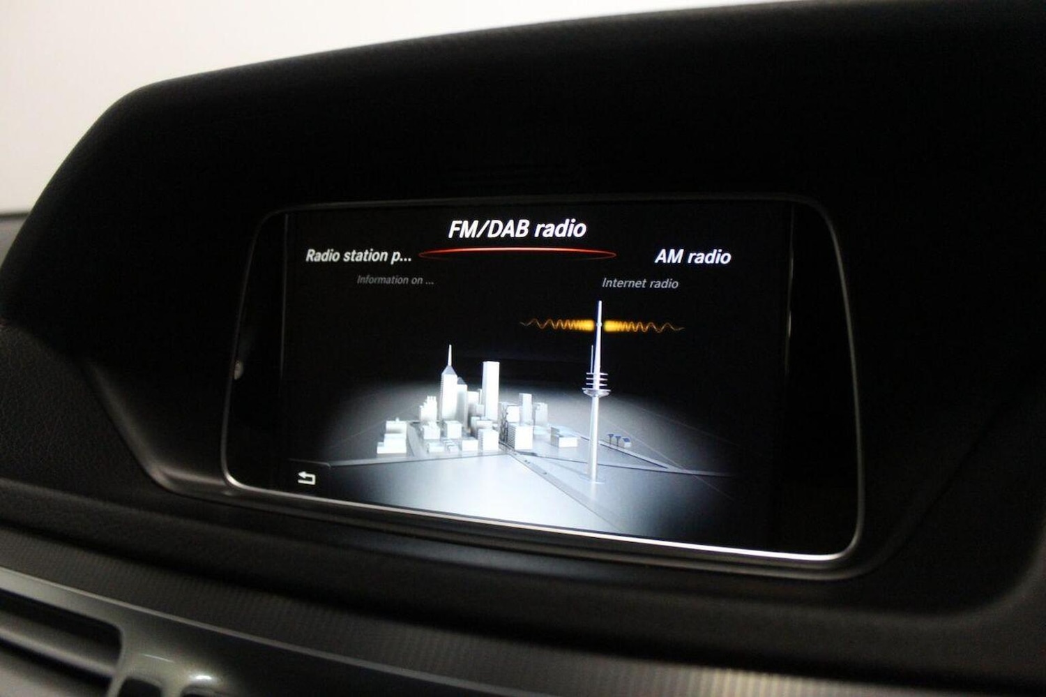 Used Mercedes-Benz E Class 2015 for sale - 77409575: Photo 36