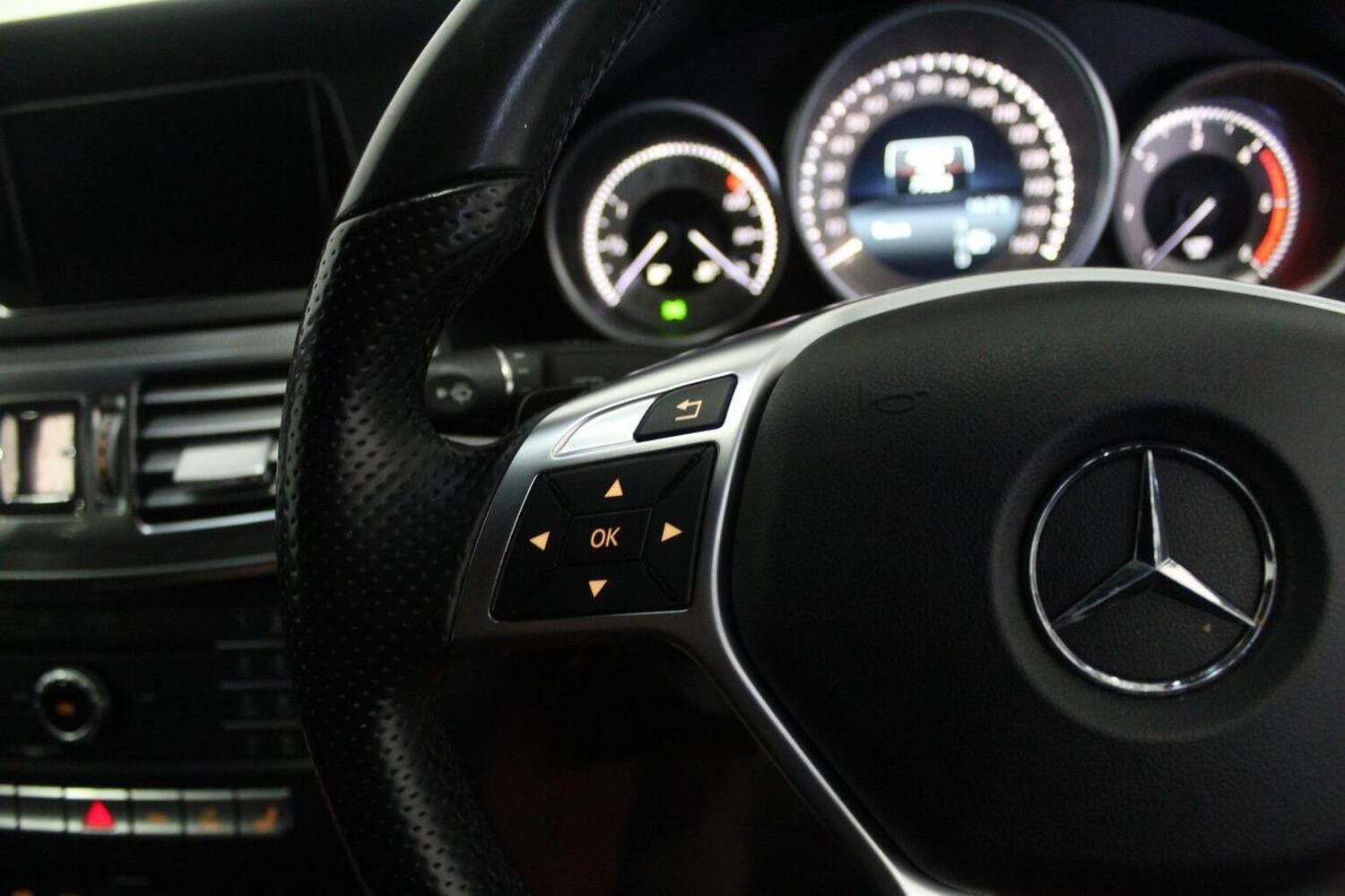 Used Mercedes-Benz E Class 2015 for sale - 77409575: Photo 46