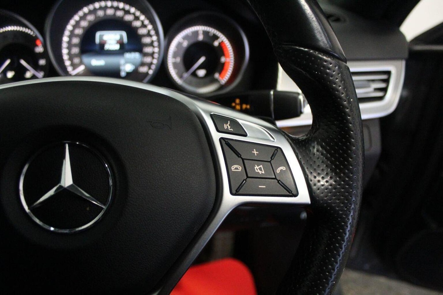 Used Mercedes-Benz E Class 2015 for sale - 77409575: Photo 47