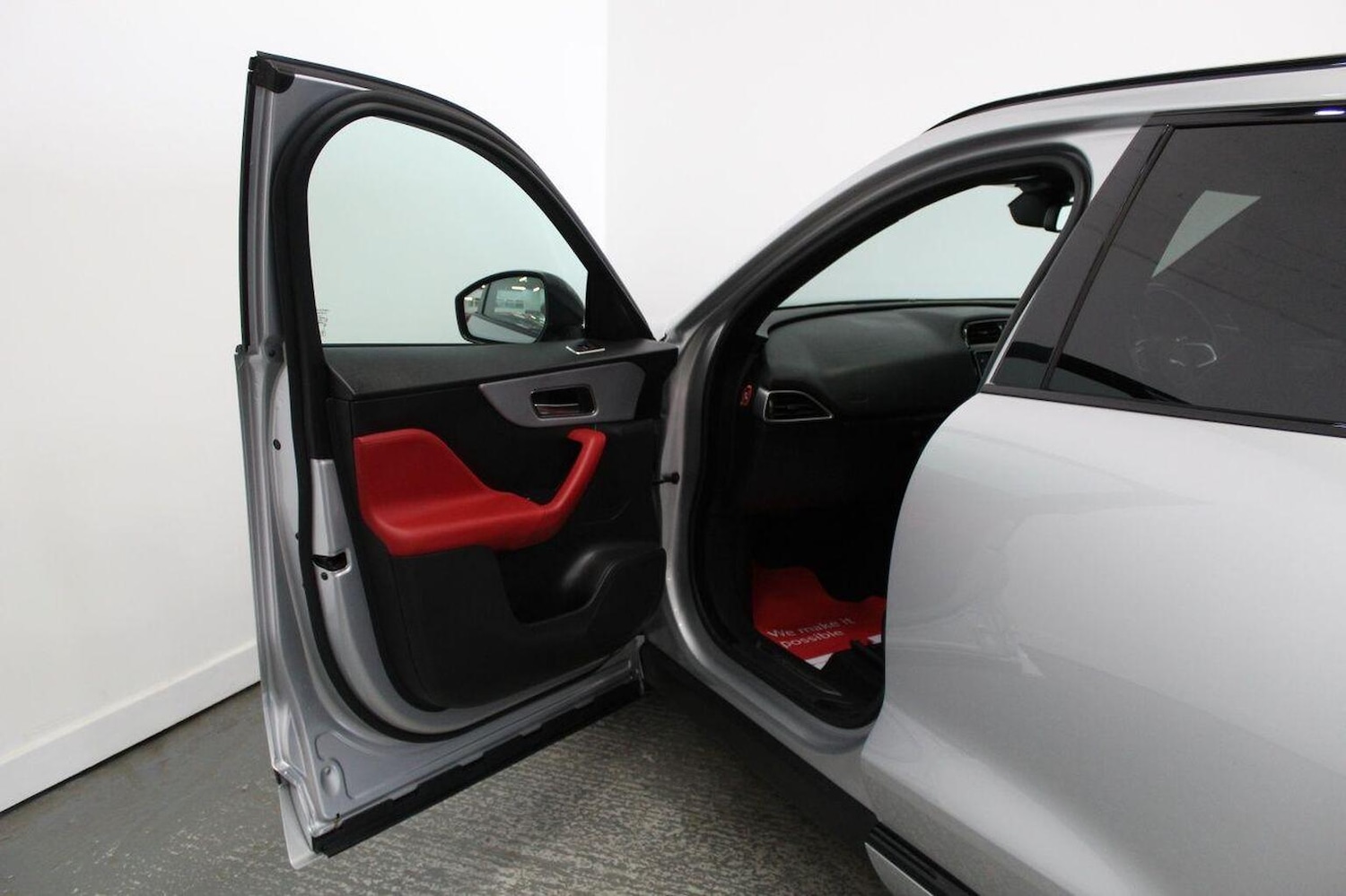 Used Jaguar F-Pace 2016 for sale - 76793685: Photo 28