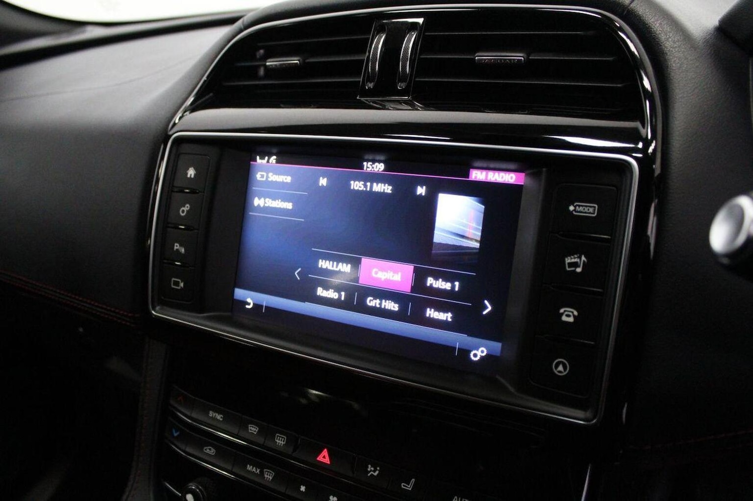 Used Jaguar F-Pace 2016 for sale - 76793685: Photo 38