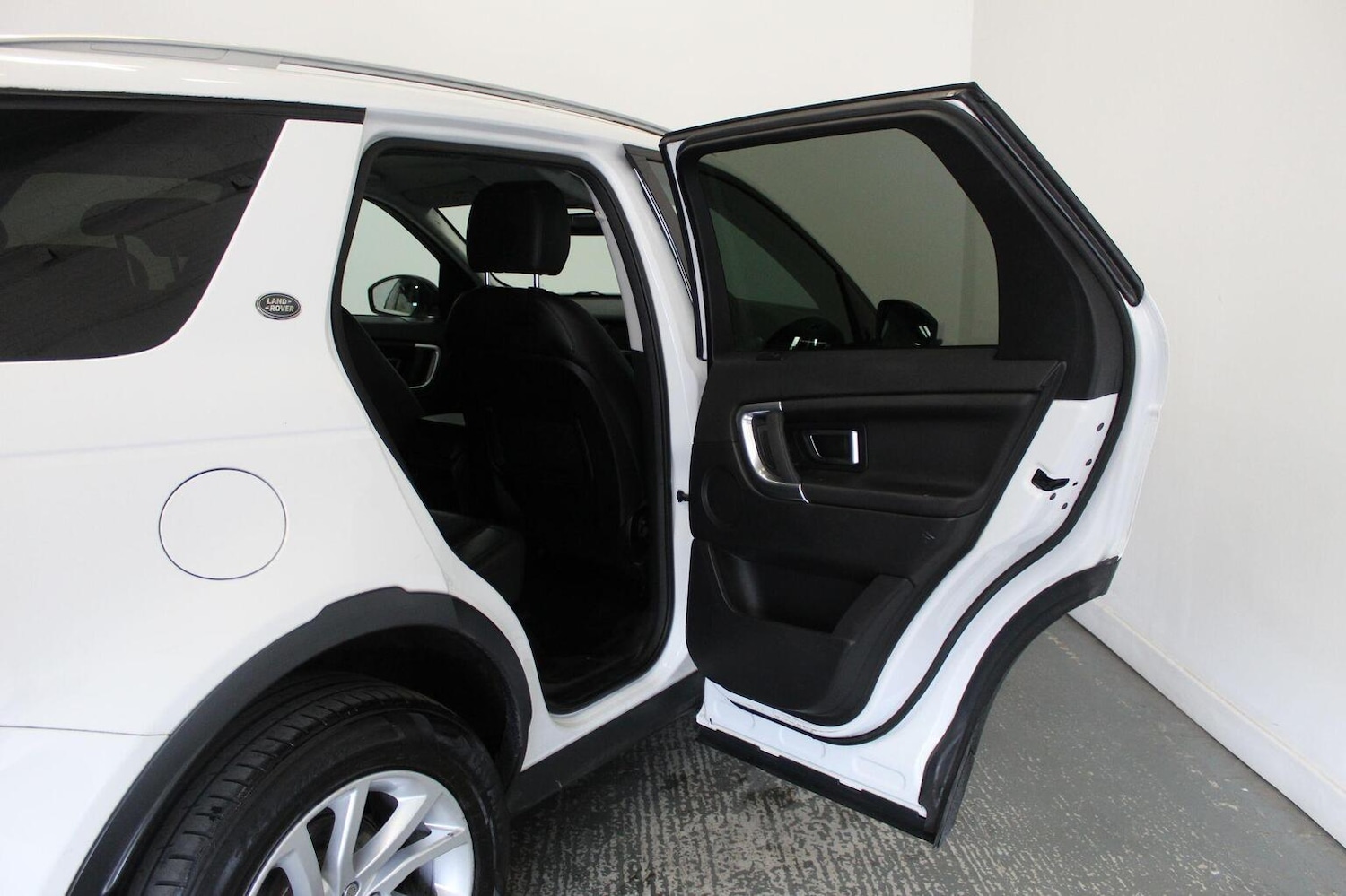 Used Land Rover Discovery Sport 2016 for sale - 77991594: Photo 27