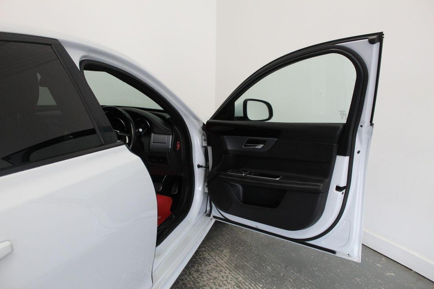 Used Jaguar XF 2015 for sale - 77453365: Photo 25