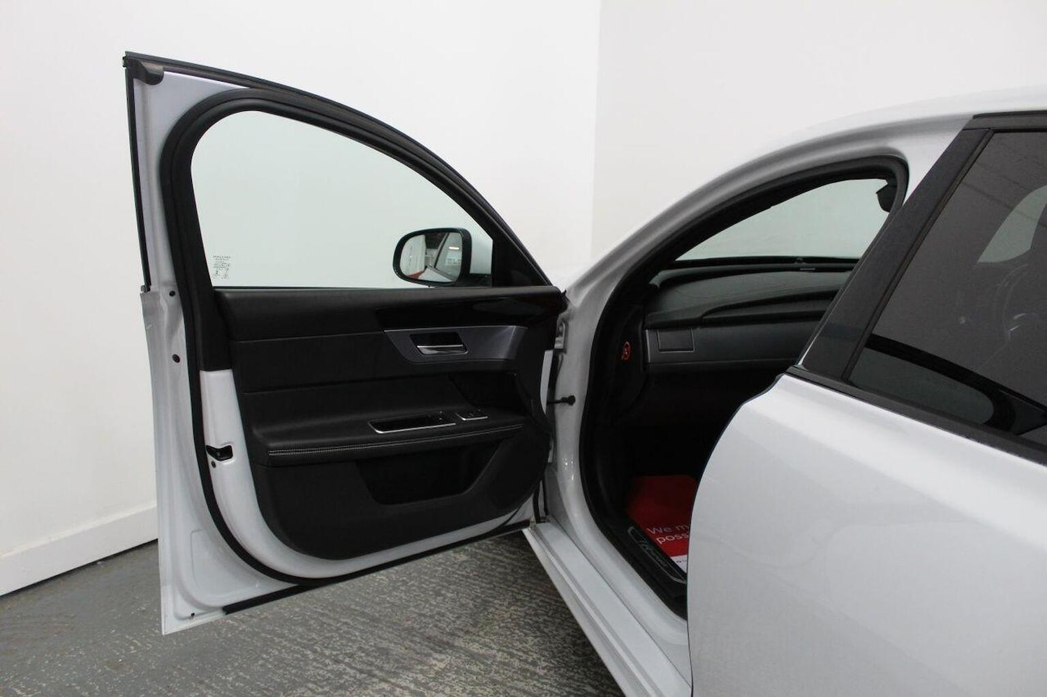 Used Jaguar XF 2015 for sale - 77453365: Photo 27