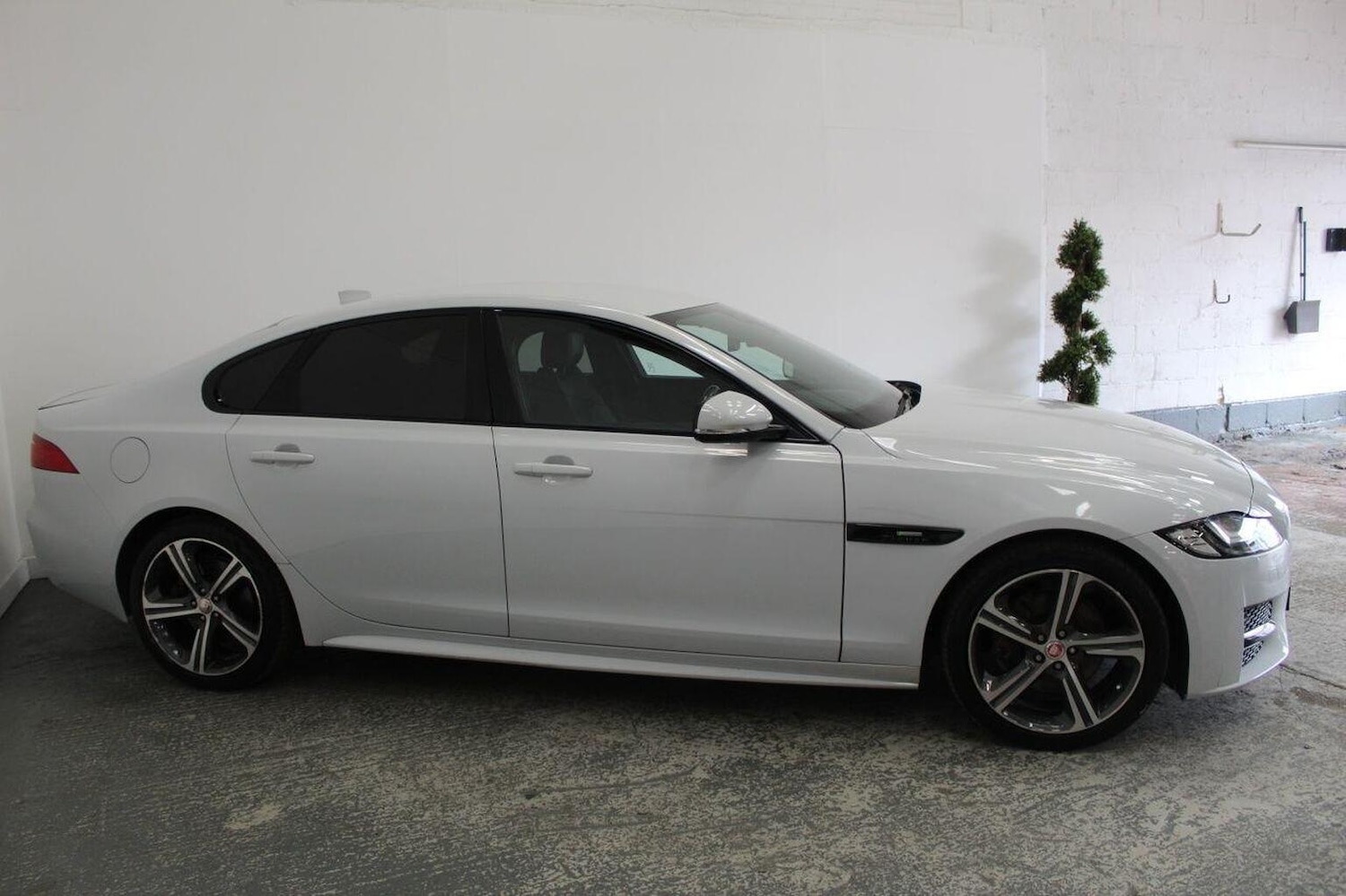 Used Jaguar XF 2015 for sale - 77453365: Photo 4
