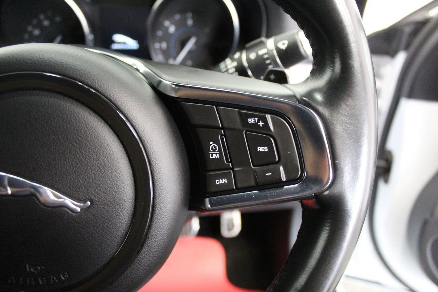 Used Jaguar XF 2015 for sale - 77453365: Photo 47