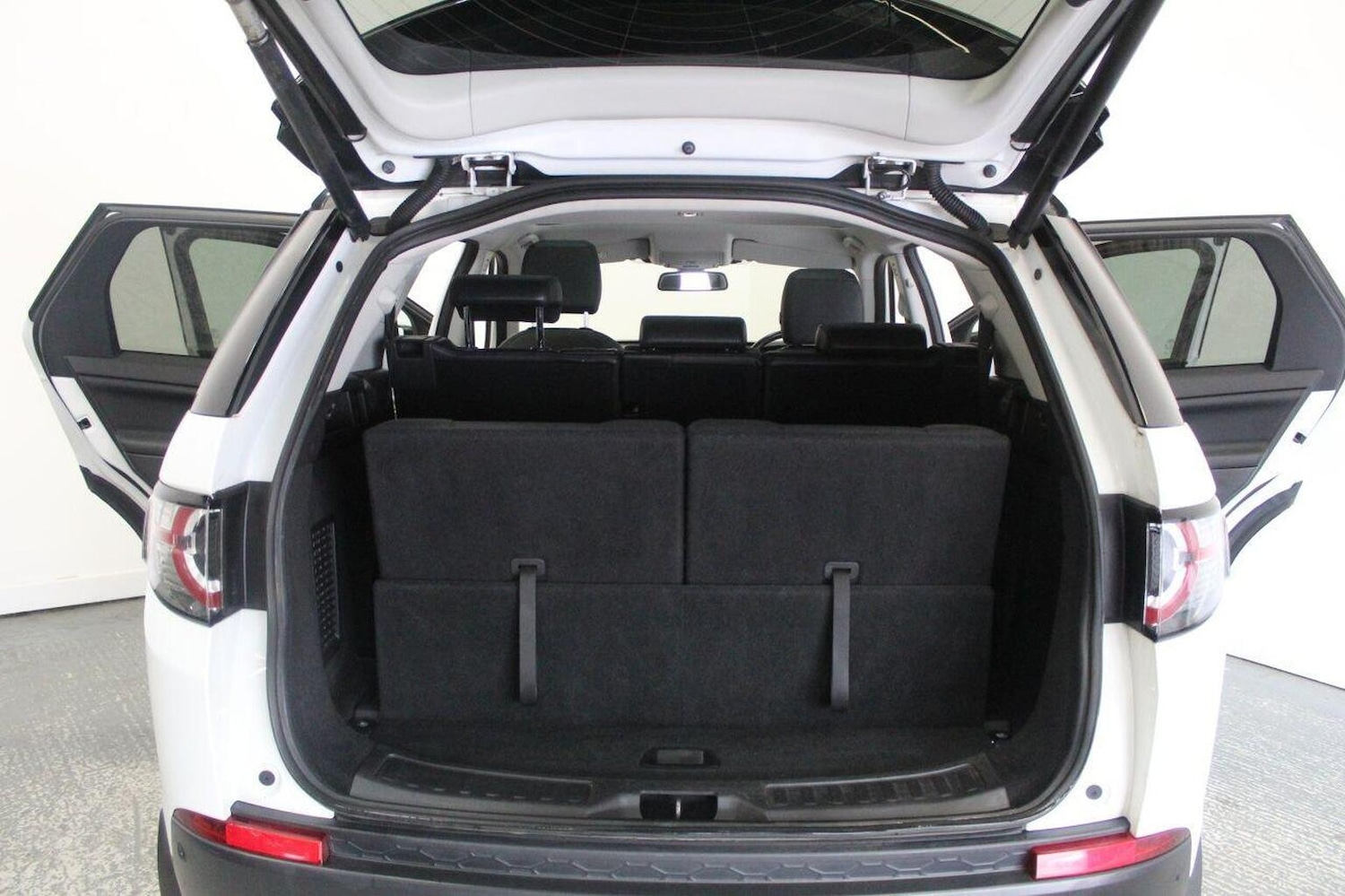 Used Land Rover Discovery Sport 2017 for sale - 76656096: Photo 24