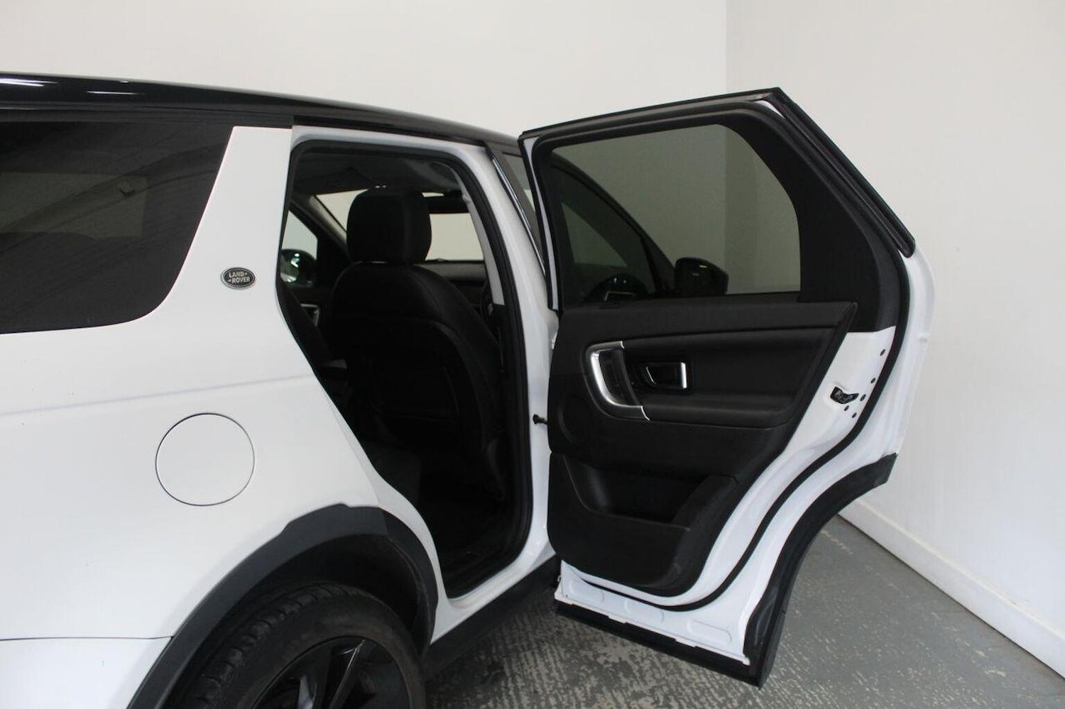 Used Land Rover Discovery Sport 2017 for sale - 76656096: Photo 28