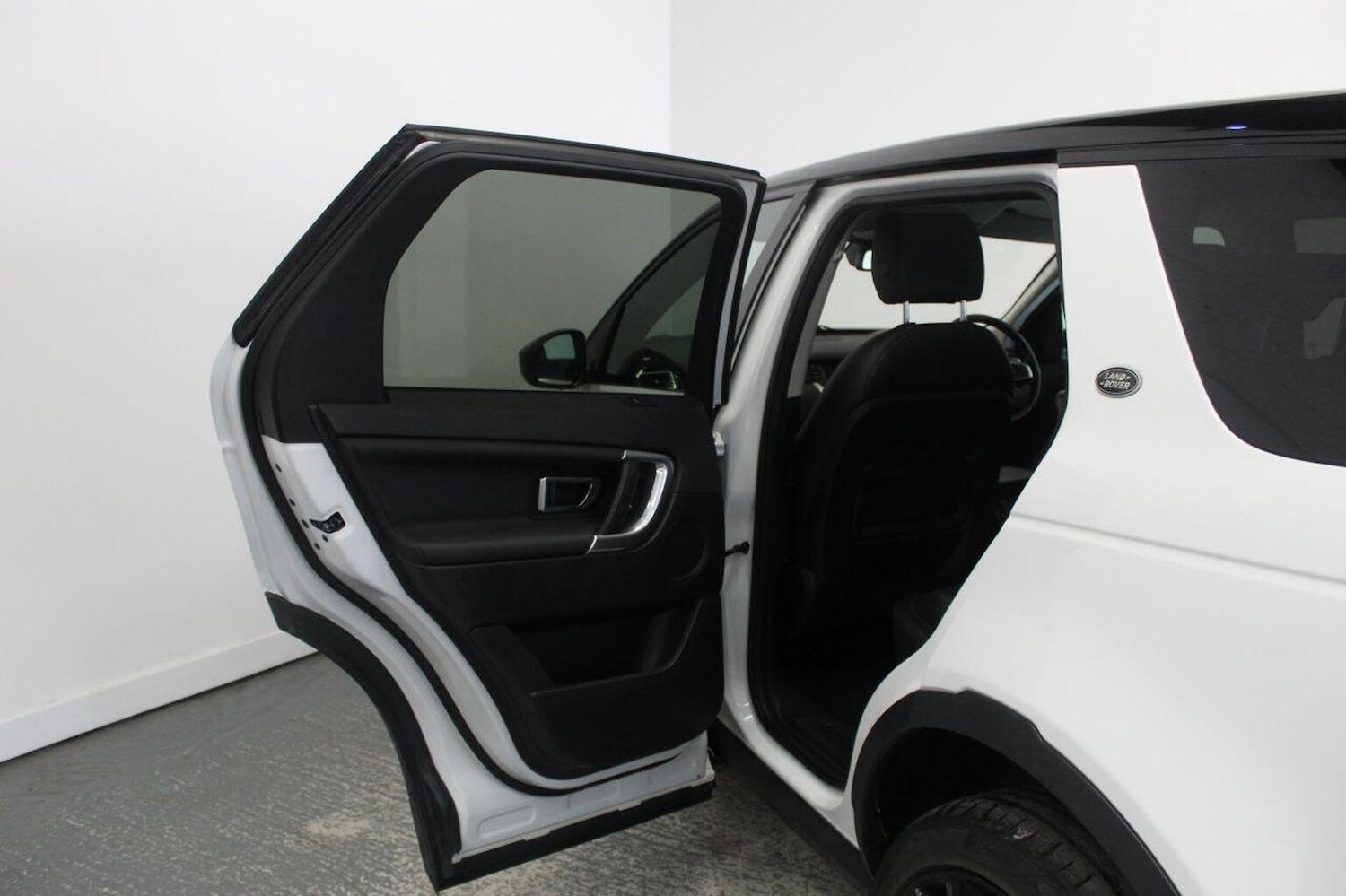 Used Land Rover Discovery Sport 2017 for sale - 76656096: Photo 30