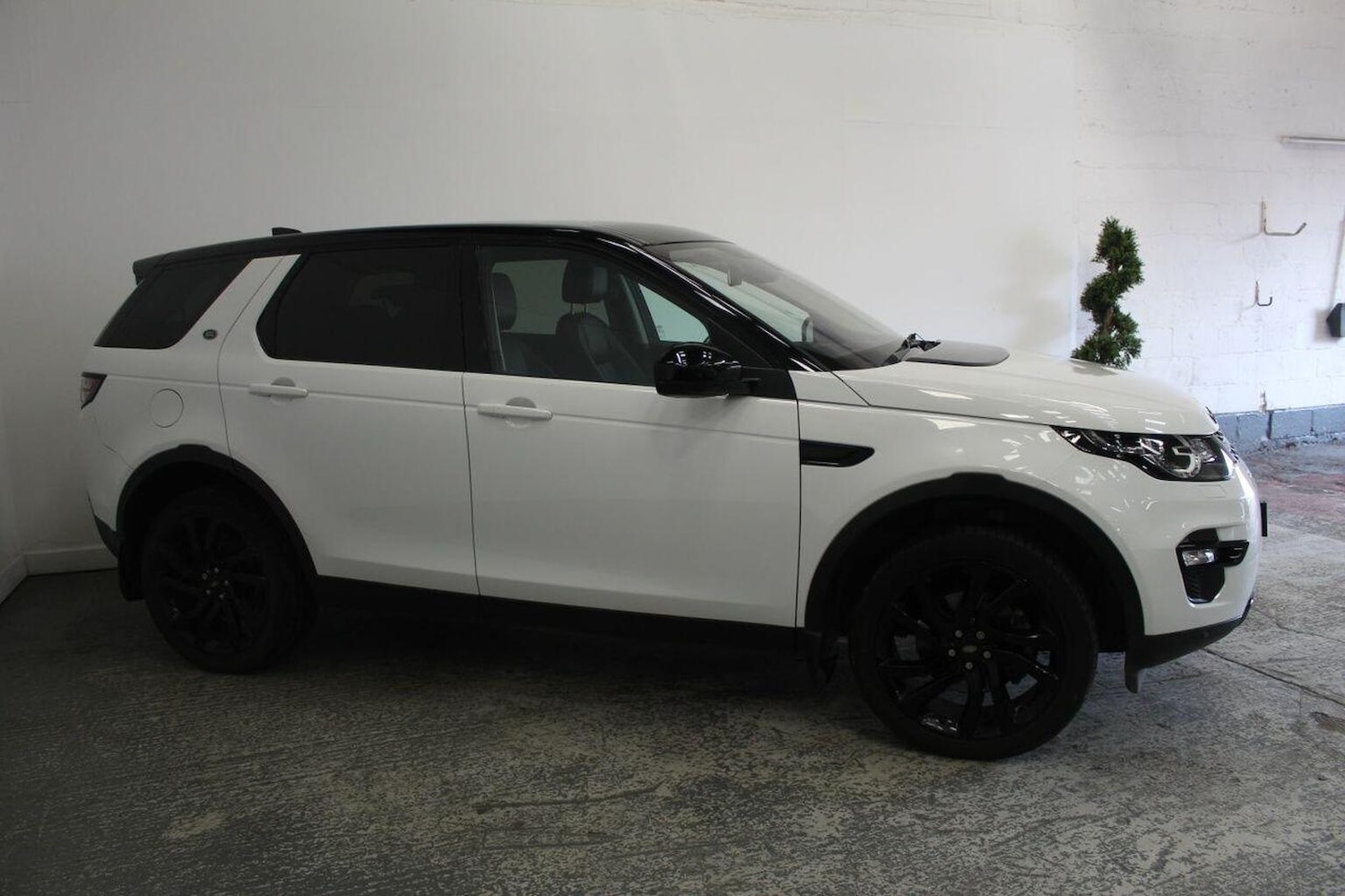 Used Land Rover Discovery Sport 2017 for sale - 76656096: Photo 4