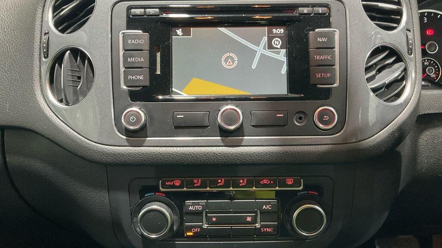 Used Volkswagen Tiguan 2014 for sale - 76591489: Photo 16