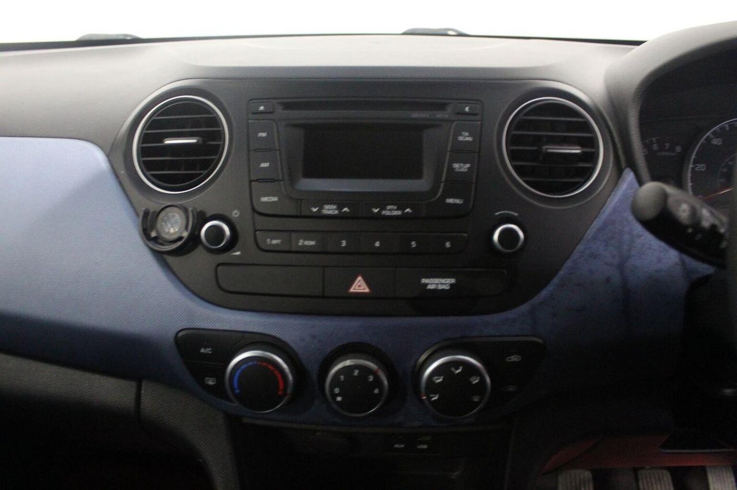 Used Hyundai i10 2015 for sale - 76758869: Photo 31