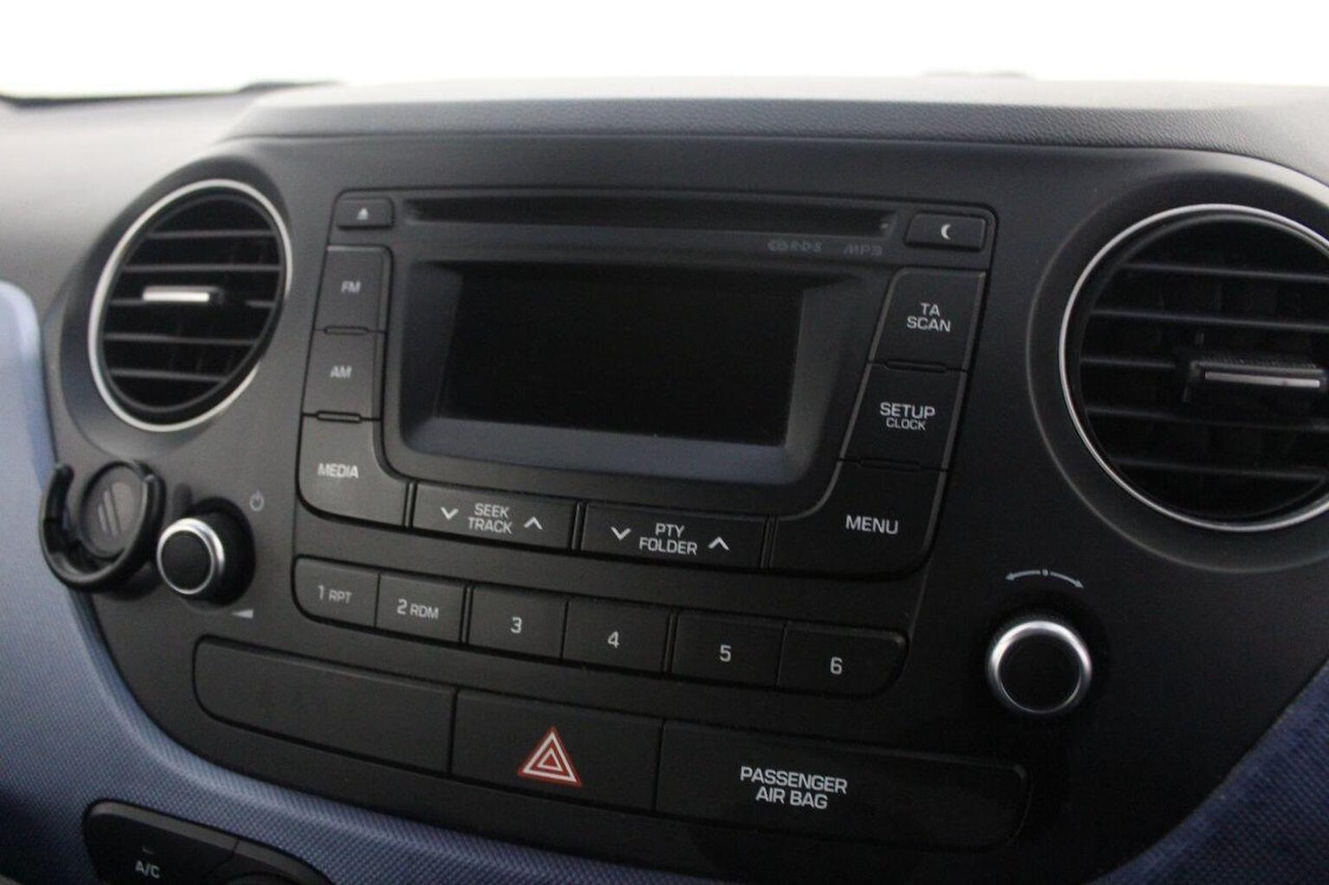 Used Hyundai i10 2015 for sale - 76758869: Photo 36