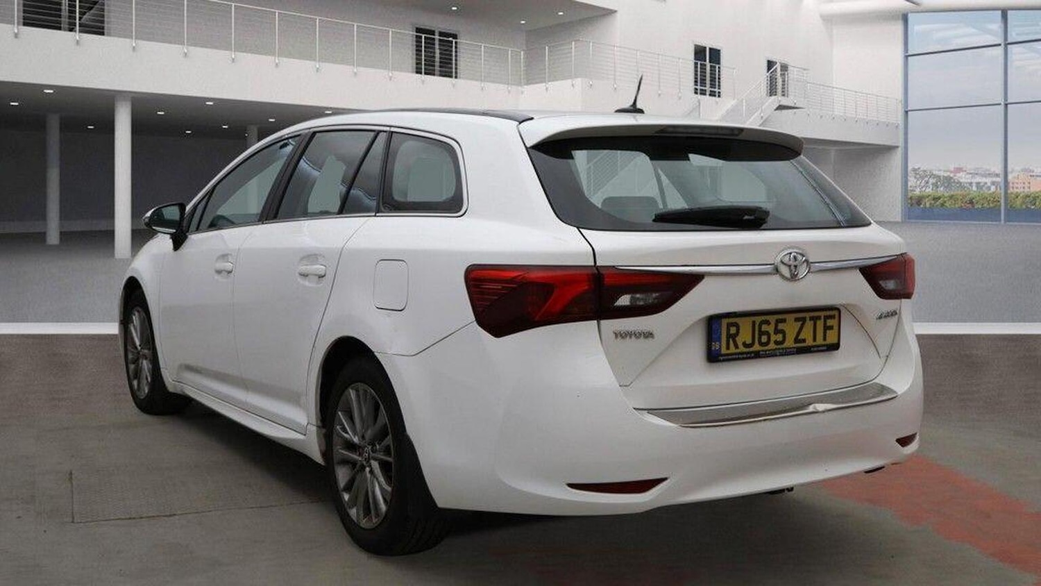 Used Toyota Avensis 2015 for sale - 77938068: Photo 4