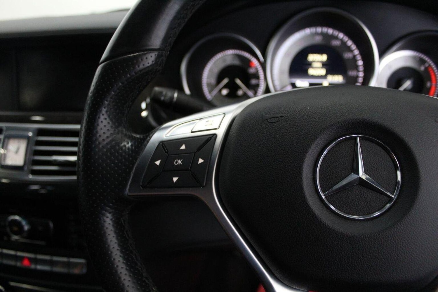 Used Mercedes-Benz CLS 2011 for sale - 78168812: Photo 47