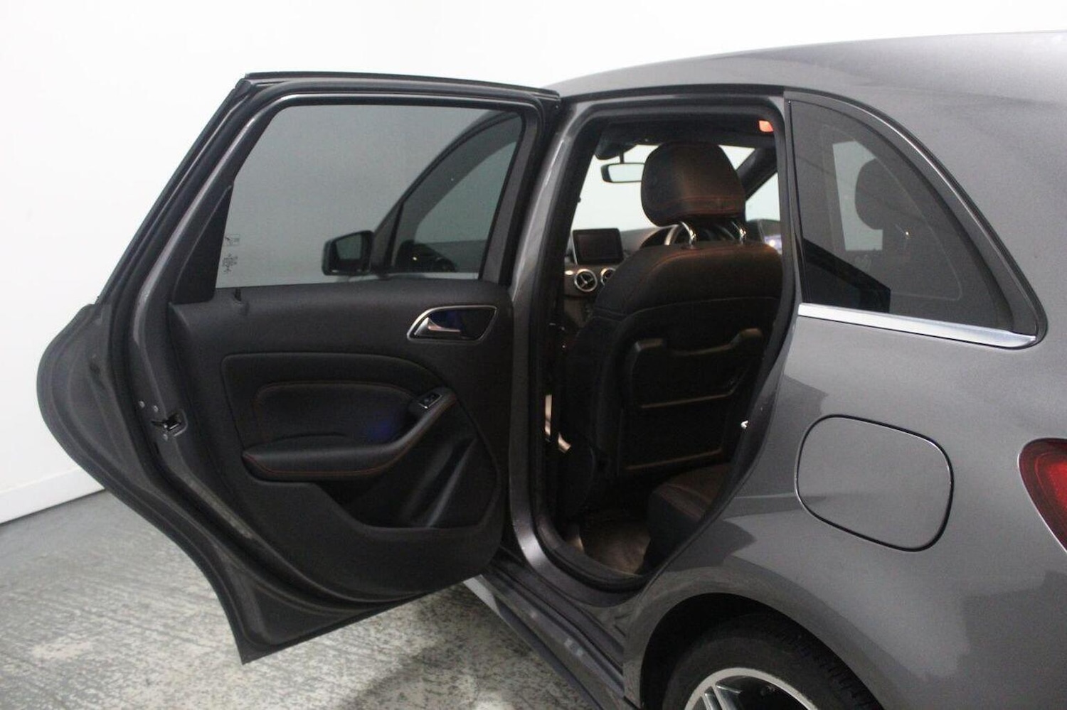 Used Mercedes-Benz B Class 2015 for sale - 77937927: Photo 25