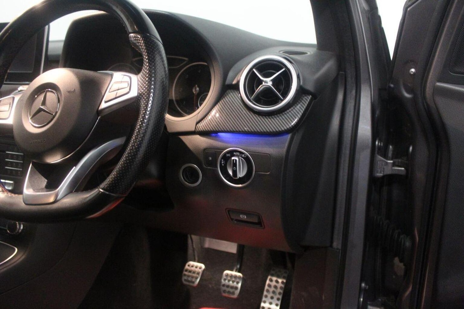 Used Mercedes-Benz B Class 2015 for sale - 77937927: Photo 47