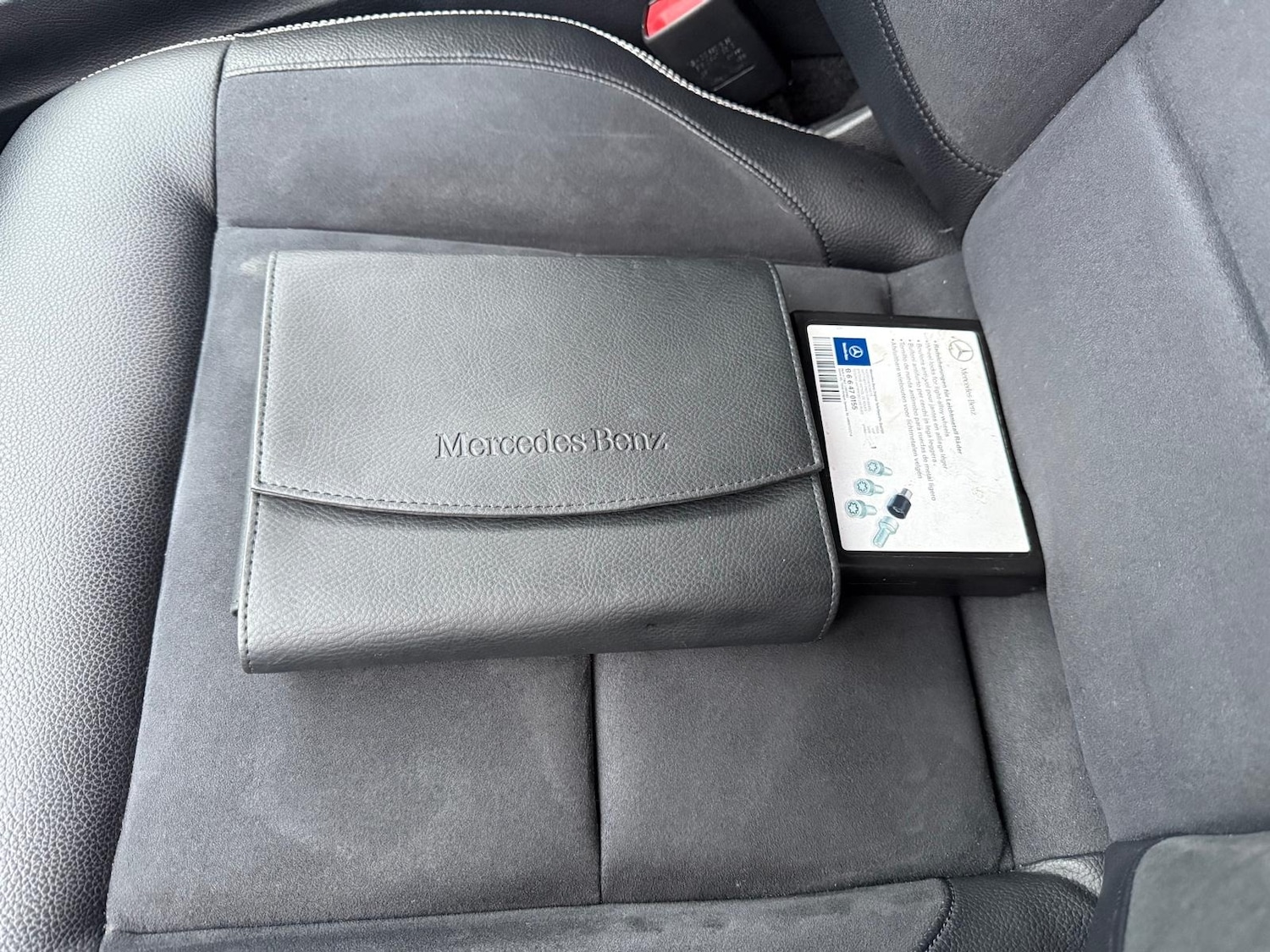 Used Mercedes-Benz E Class 2013 for sale - 77149557: Photo 32